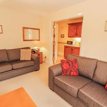 Flat 17 Greta Grove *