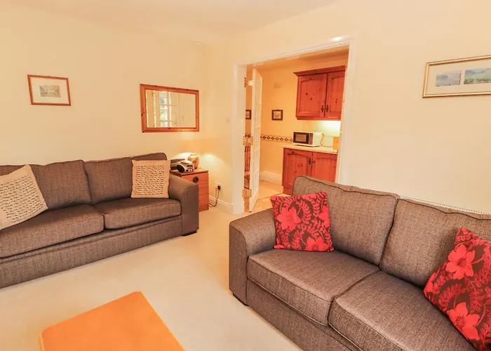 Flat 17 Greta Grove *