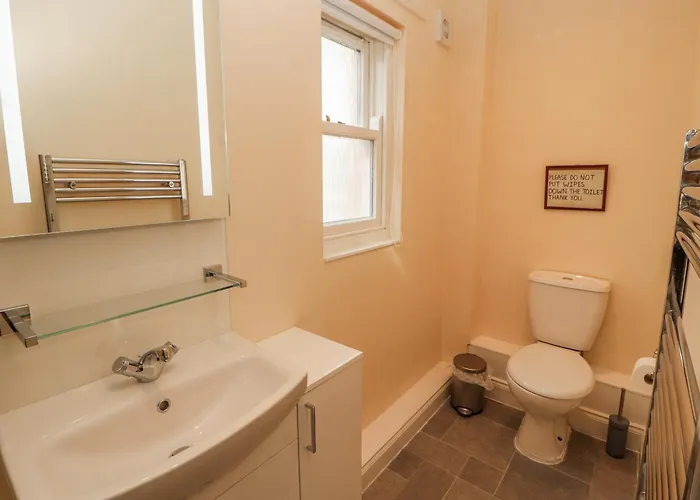 Flat 17 Greta Grove كيسويك