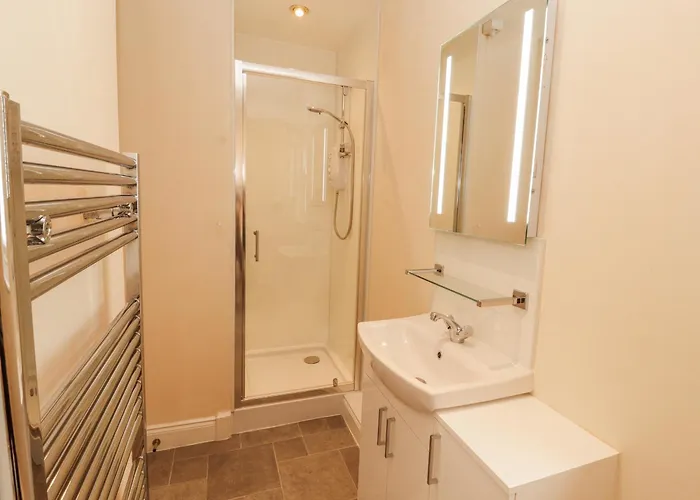 Flat 17 Greta Grove * كيسويك