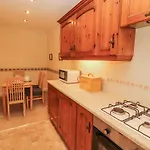 Flat 17 Greta Grove * Κέσγουικ