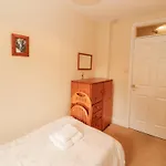 Flat 17 Greta Grove Κέσγουικ
