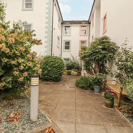 Flat 17 Greta Grove Κέσγουικ