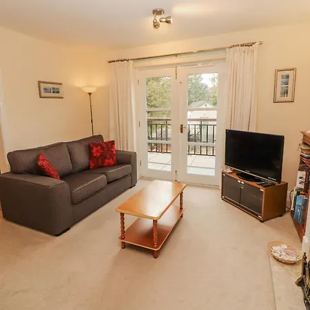 Flat 17 Greta Grove Κέσγουικ
